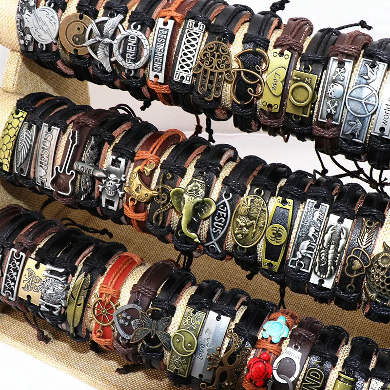 Bracciale in pelle e lega di zinco. Set 10 pezzi, misura regolabile.