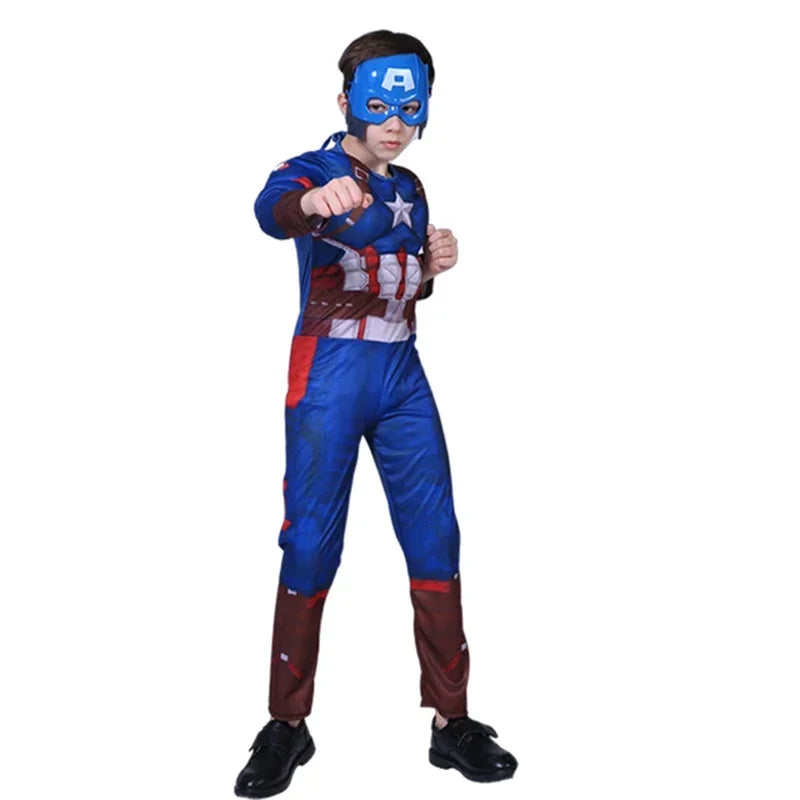 Costume per carnevale da Capitan America. L’abito di uno dei super eroi più amati dai bambini con accessori..